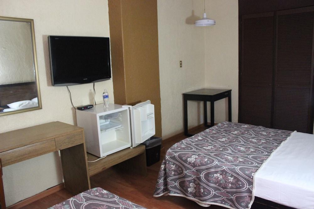 Hotel Del Parque Guadalajara Esterno foto