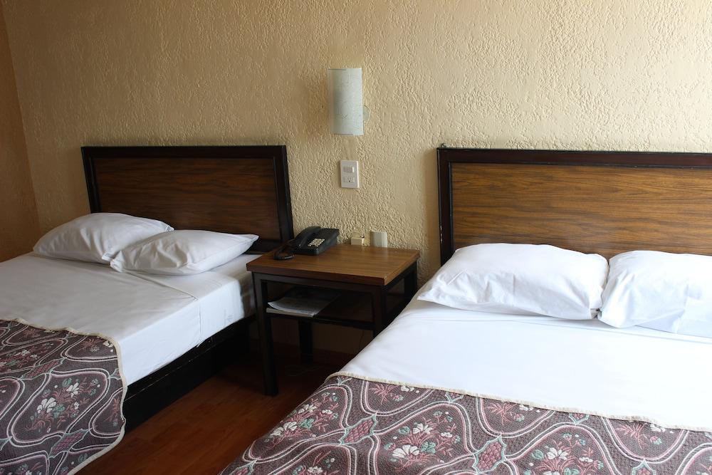 Hotel Del Parque Guadalajara Esterno foto