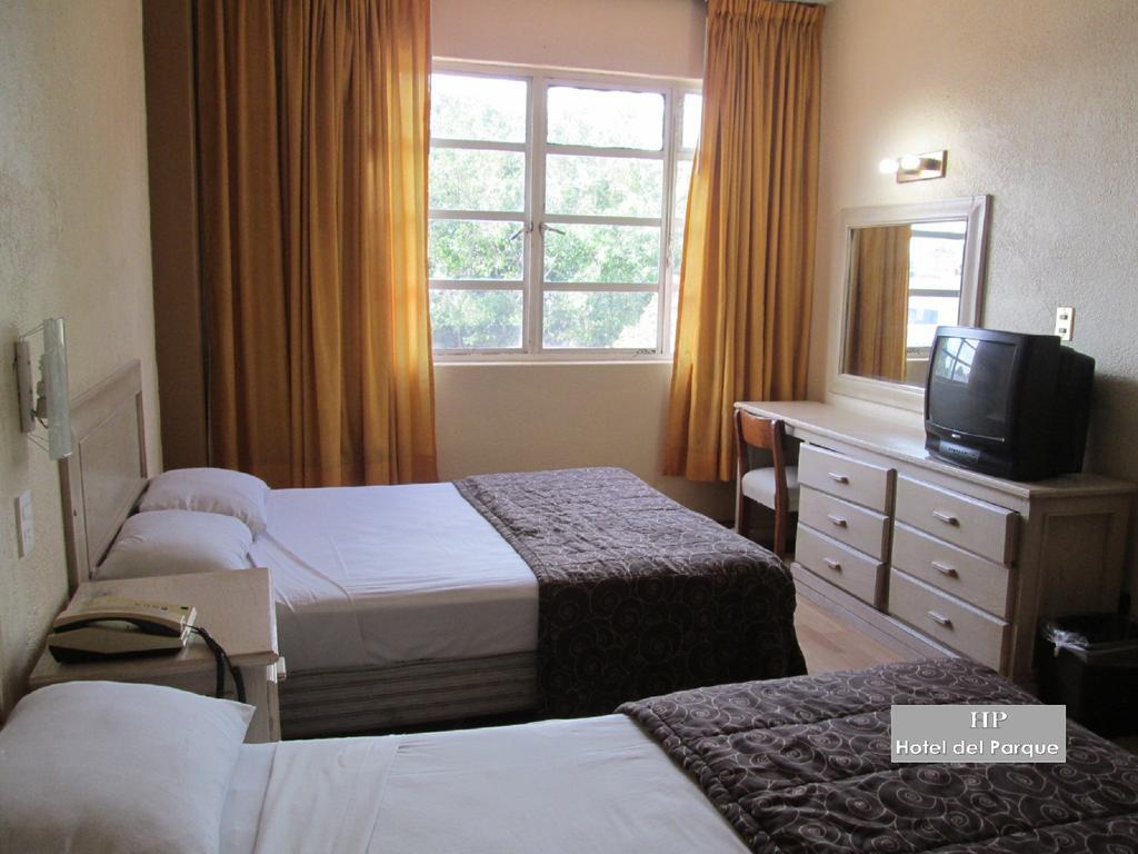 Hotel Del Parque Guadalajara Esterno foto