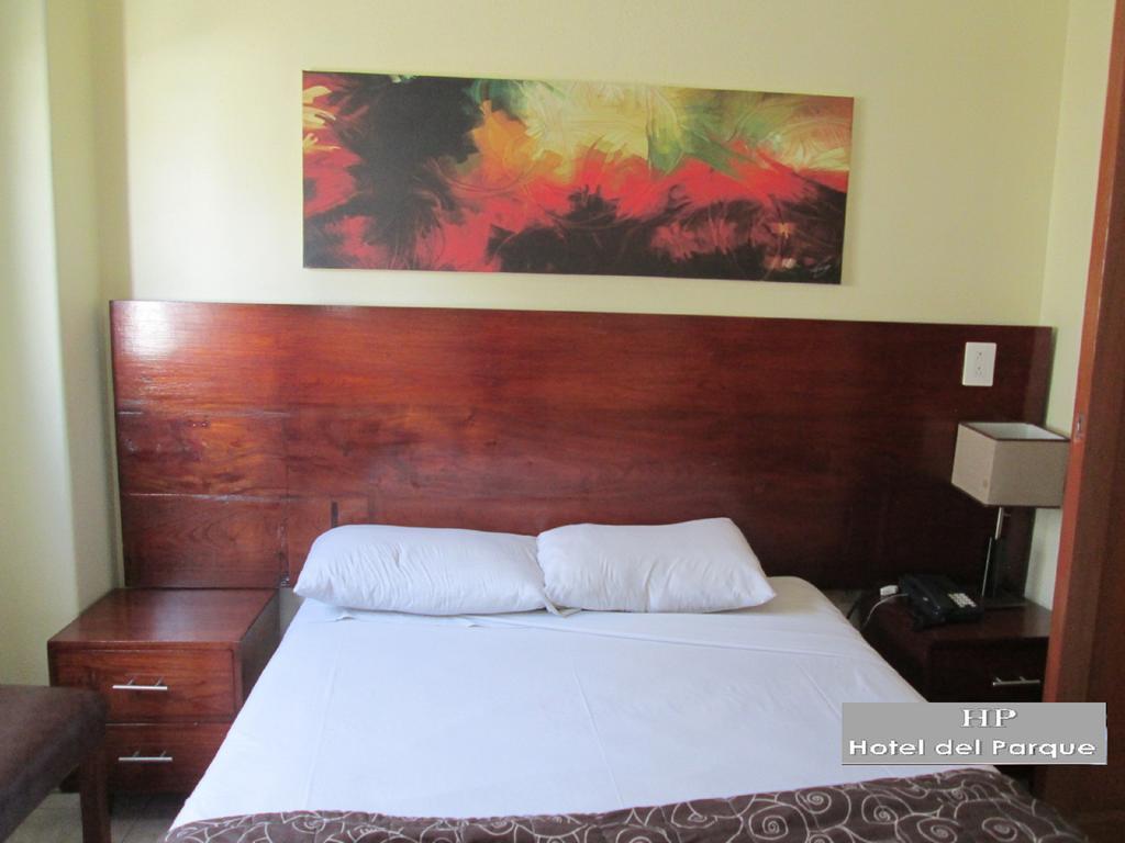 Hotel Del Parque Guadalajara Esterno foto