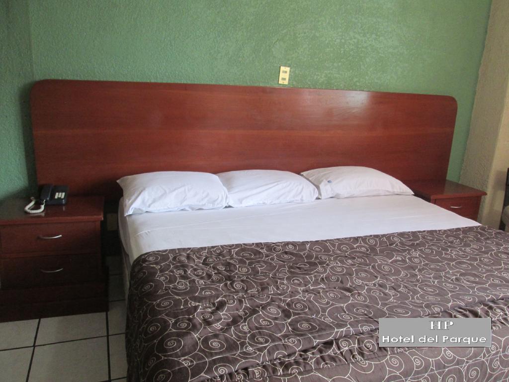 Hotel Del Parque Guadalajara Esterno foto