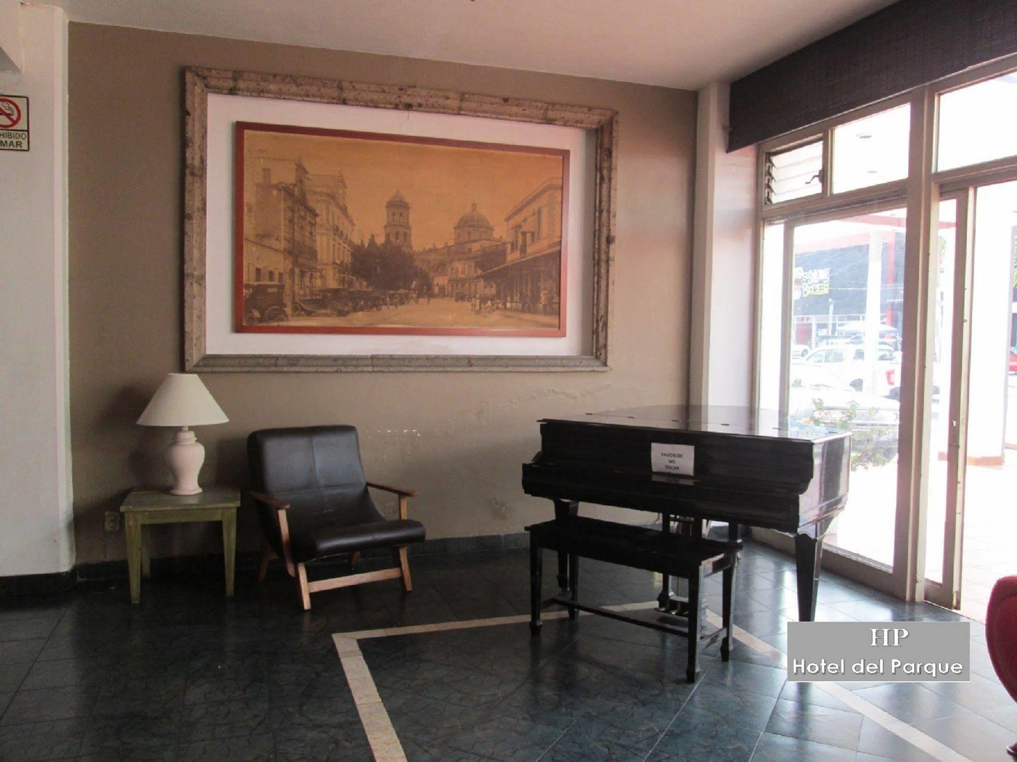 Hotel Del Parque Guadalajara Esterno foto