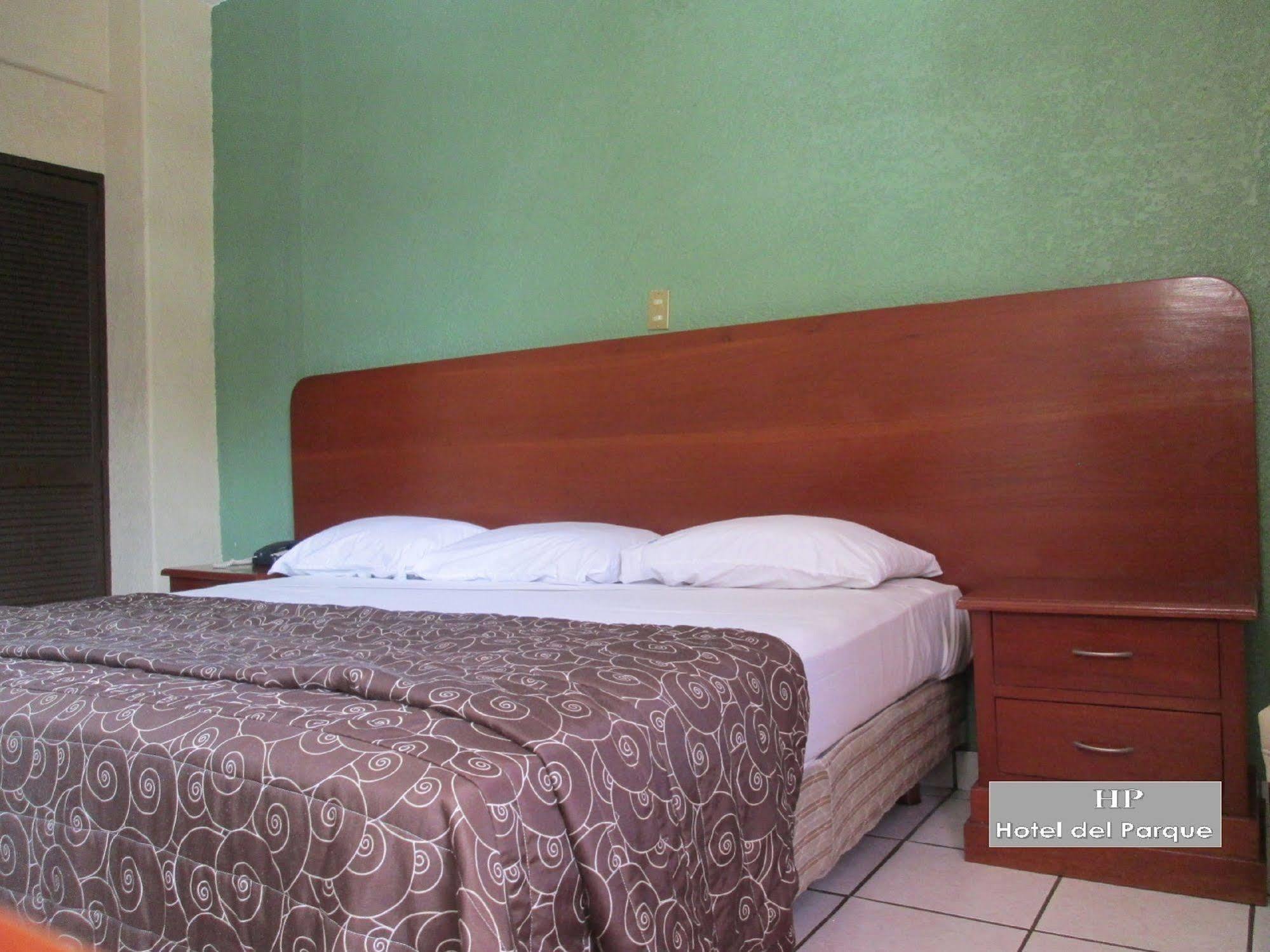 Hotel Del Parque Guadalajara Esterno foto