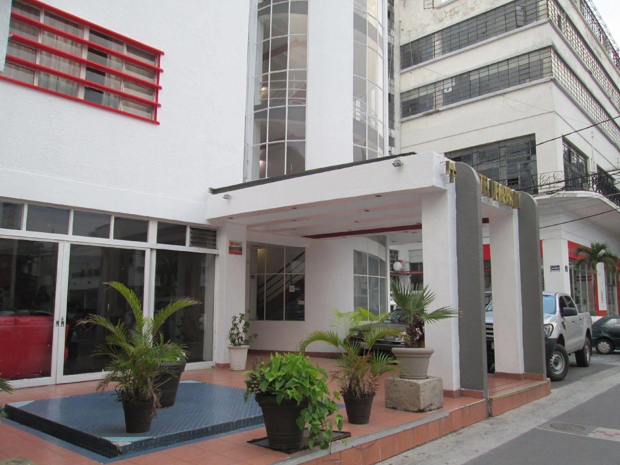 Hotel Del Parque Guadalajara Esterno foto