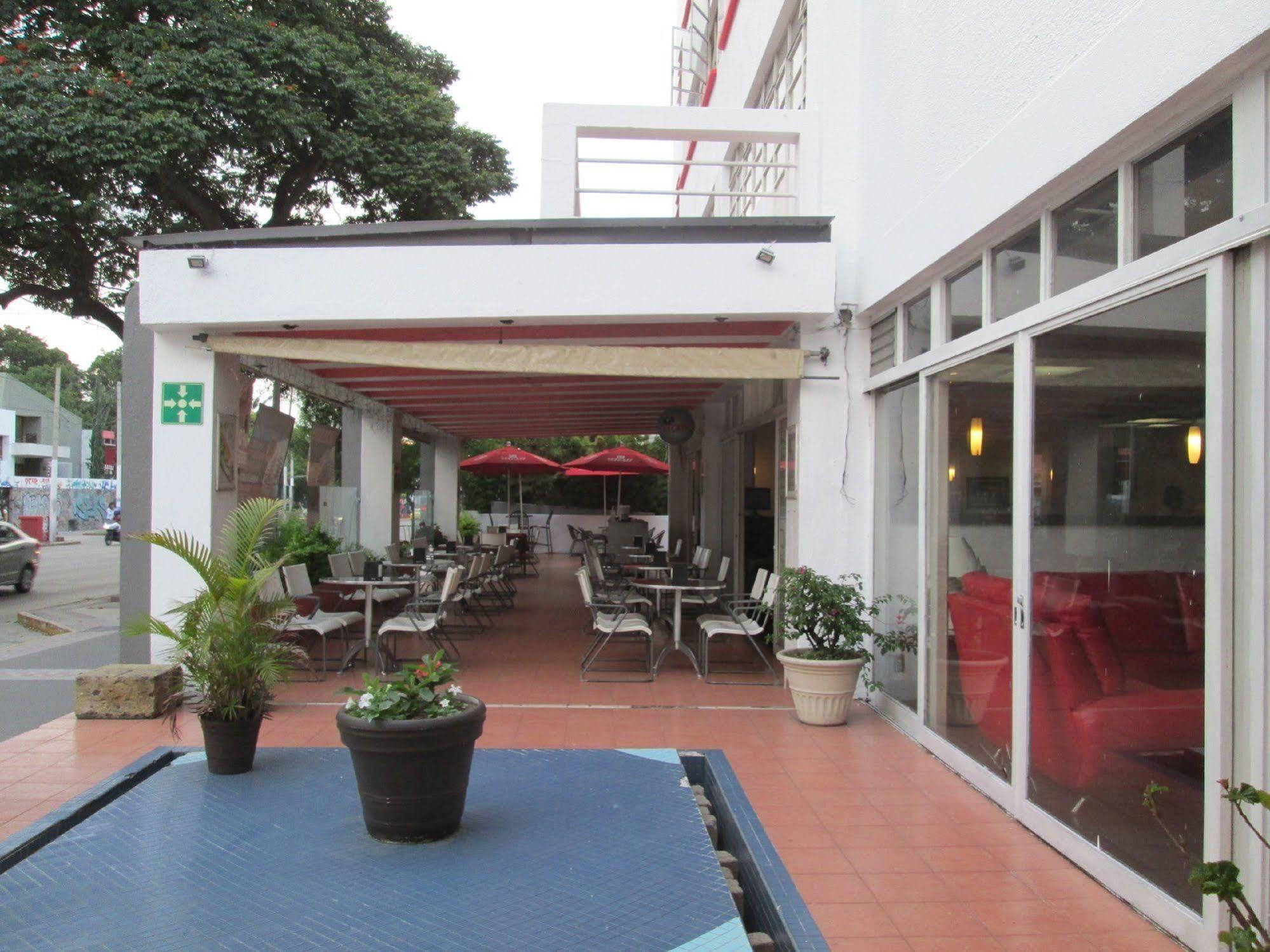 Hotel Del Parque Guadalajara Esterno foto